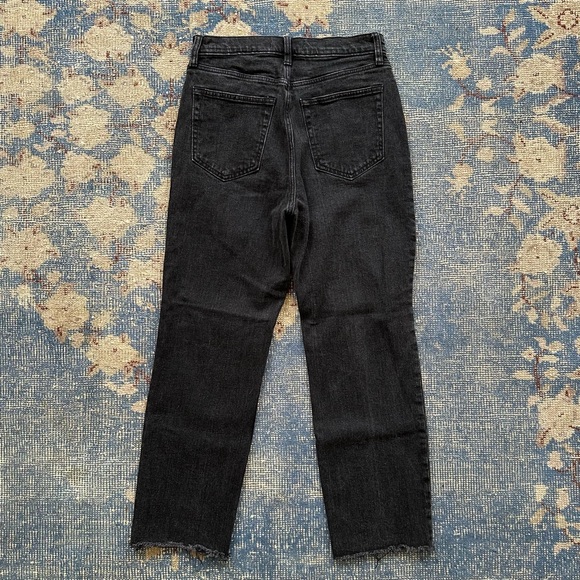 Abercrombie & Fitch Ultra High Rise 90s Straight Jean in Black Destroy 29 R - Picture 6 of 7